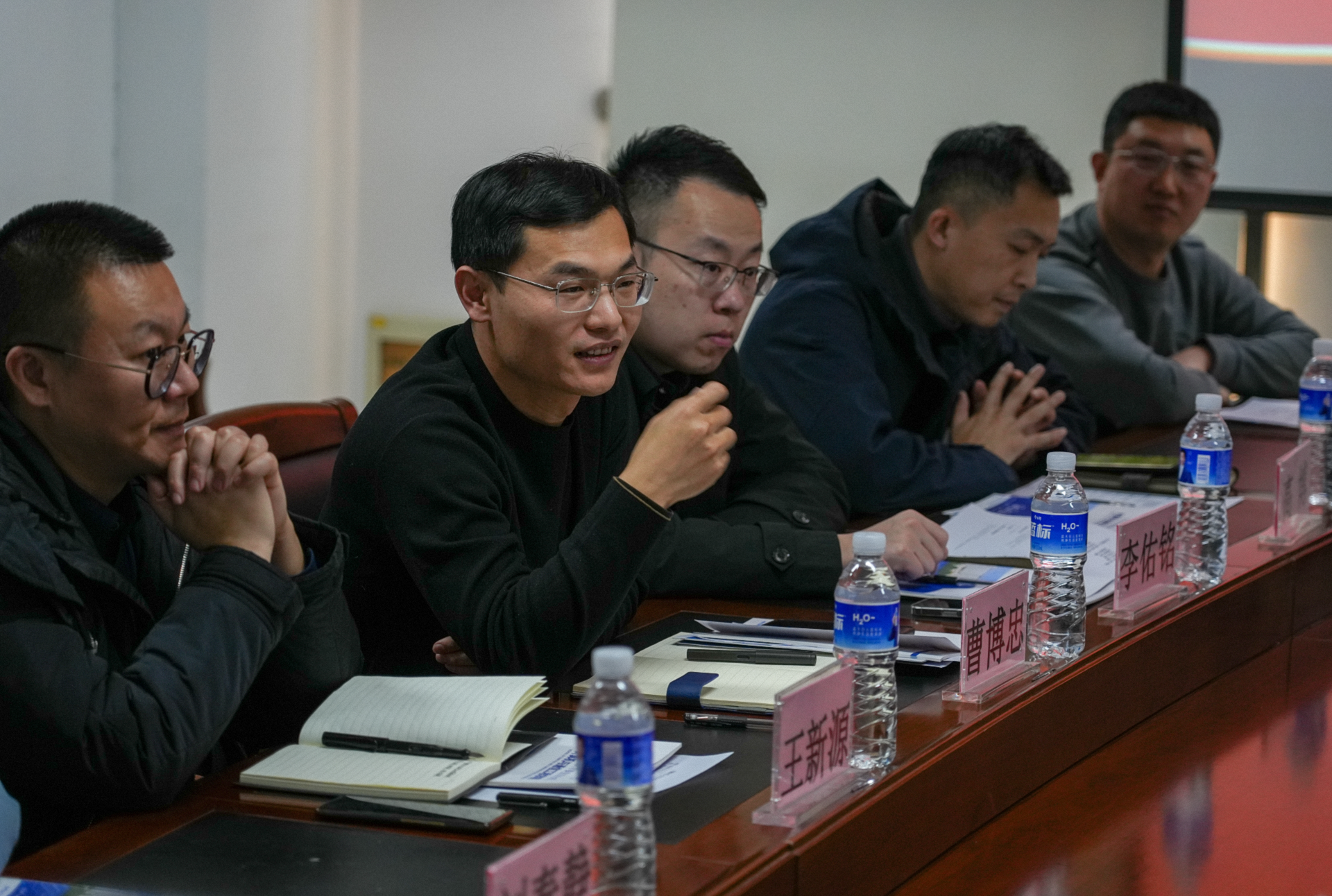 北戴河区委常委、副区长曹博忠一行到必赢官网交流座谈