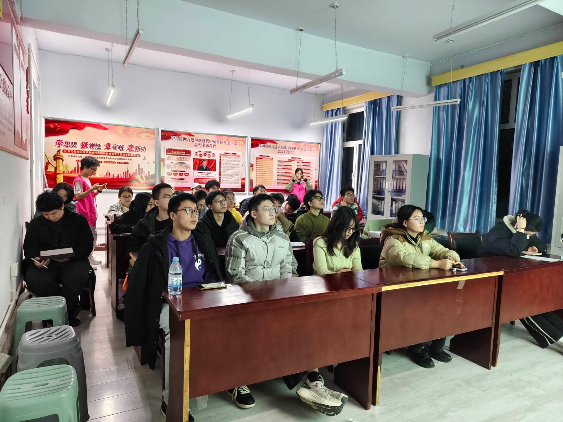 必赢官网品牌活动“青蓝e家·归来讲堂”首期讲座开讲