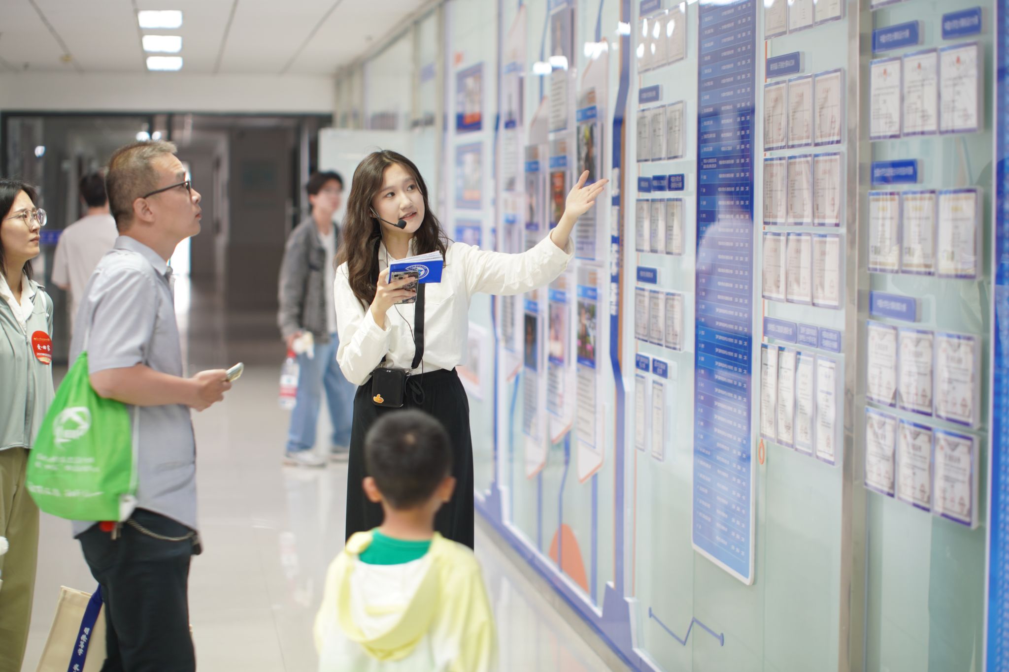 薪火相传话发展，共叙情谊启新程 —— 72886必赢欢迎光临师生与返校院友座谈会