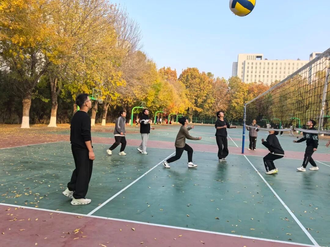 72886必赢欢迎光临成功举办秋季运动会趣味项目竞赛